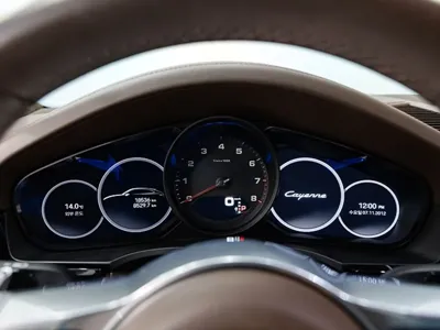 Porsche Cayenne 2023, 18550 км, за 78625.69 USD - фото 8