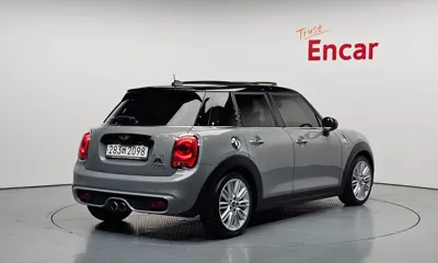 MINI Cooper 2016, 68804 км, за 8125.85 USD