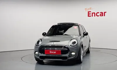 MINI Cooper 2016, 68804 км, за 8125.85 USD