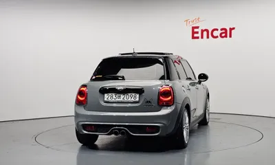MINI Cooper 2016, 68804 км, за 8125.85 USD