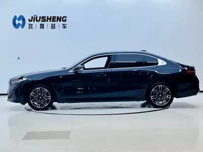 BMW 5 Series 2025, 12000 км, за 43524.76 USD