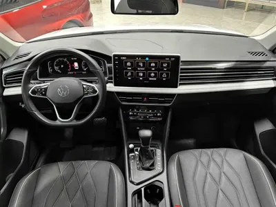 Volkswagen Tiguan L 2022, 21700 км, за 27957.08 USD