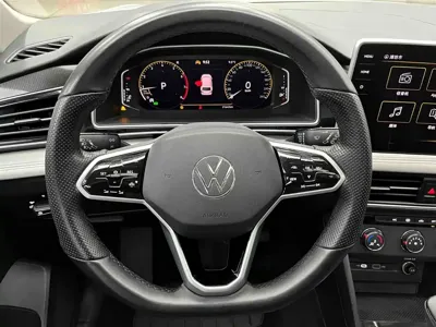Volkswagen Tiguan L 2022, 21700 км, за 27957.08 USD