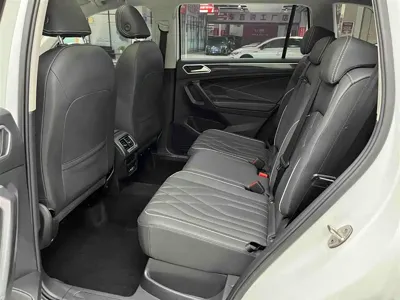 Volkswagen Tiguan L 2022, 21700 км, за 27957.08 USD - фото 14