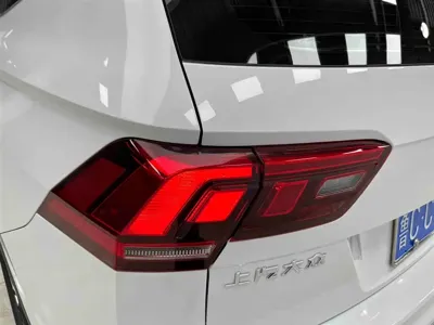 Volkswagen Tiguan L 2022, 21700 км, за 27957.08 USD - фото 18
