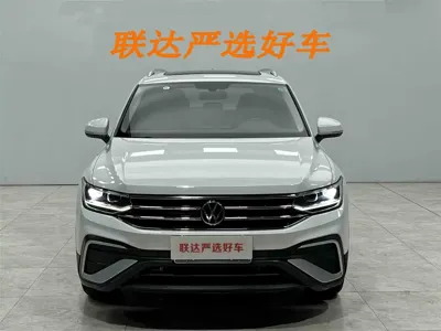 Volkswagen Tiguan L 2022, 21700 км, за 27957.08 USD - фото 21