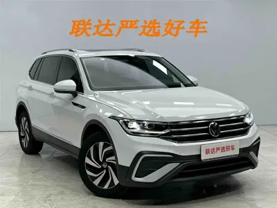 Volkswagen Tiguan L 2022, 21700 км, за 27957.08 USD - фото 22