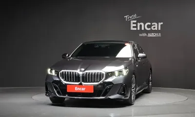 BMW 5-Series 2024, 11098 км, за 40977.22 USD