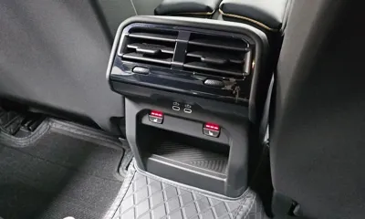 BMW 5-Series 2024, 11098 км, за 40958.5 USD - фото 31