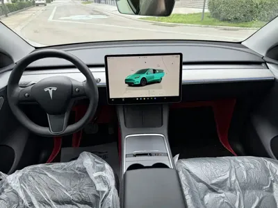 Tesla Model Y 2024, 38000 км, за 27859.17 USD