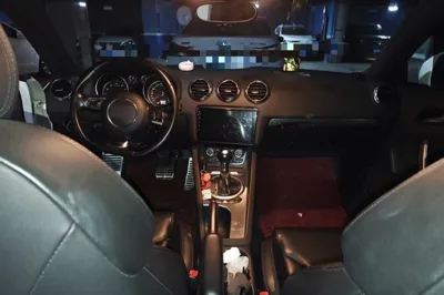 Audi TT 2011, 92700 км, за 7673 USD - фото 11