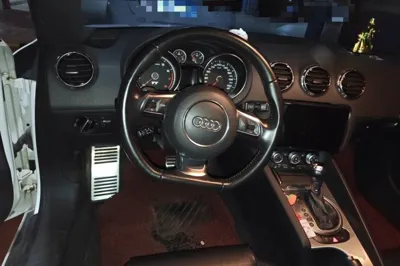 Audi TT 2011, 92700 км, за 7673 USD - фото 12