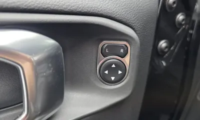 Jeep Wrangler 2025, 5182 км, за 52448.47 USD - фото 28