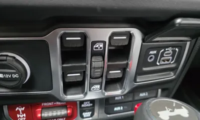 Jeep Wrangler 2025, 5182 км, за 52448.47 USD - фото 31