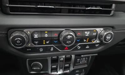 Jeep Wrangler 2025, 5182 км, за 52448.47 USD - фото 32