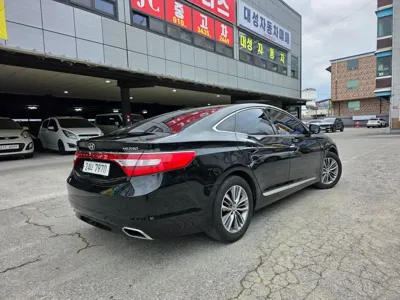 Hyundai Grandeur 2015, 193551 км, за 2940.2 USD