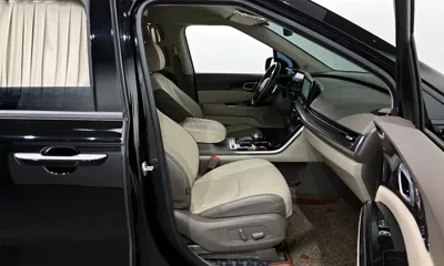 Kia Canival 2023, 44738 км, за 28344.89 USD - фото 11