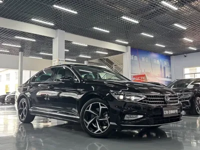 Volkswagen Magotan 2023, 47000 км, за 20129.1 USD