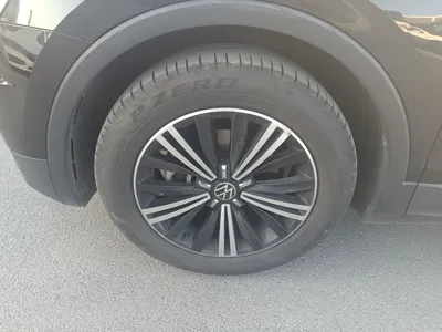 Volkswagen Tiguan L 2021, 74600 км, за 15372 USD - фото 8
