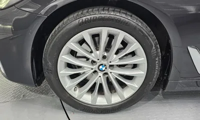 BMW 5-Series 2023, 25598 км, за 25364.22 USD