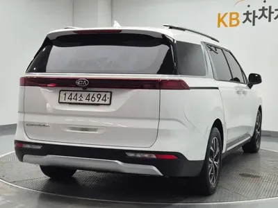Kia Canival 2021, 101927 км, за 11721.03 USD
