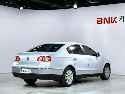 Volkswagen Passat 2009, 184315 км, за 1235.13 USD