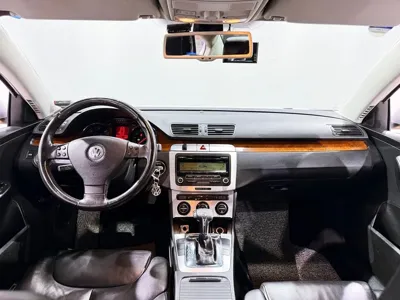 Volkswagen Passat 2009, 184315 км, за 1235.13 USD