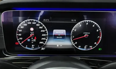 Mercedes-Benz E-Class 2019, 84430 км, за 20860.91 USD - фото 8