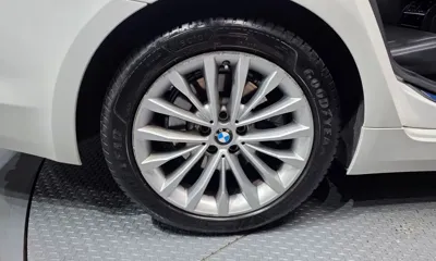 BMW 5-Series 2020, 81679 км, за 17486.83 USD