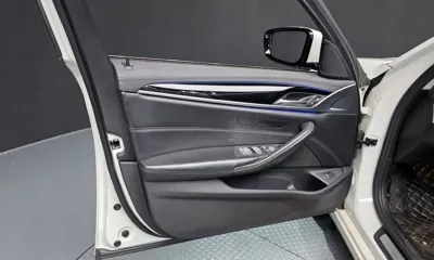 BMW 5-Series 2020, 81679 км, за 17486.83 USD - фото 24