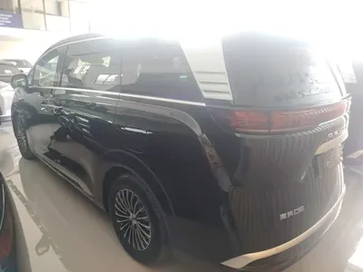 Denza Denza D9 2025, 9900 км, за 44857.98 USD