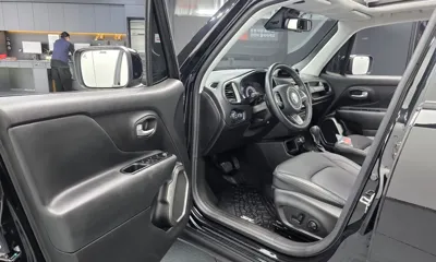 Jeep Renegade 2023, 23004 км, за 16113.39 USD - фото 10