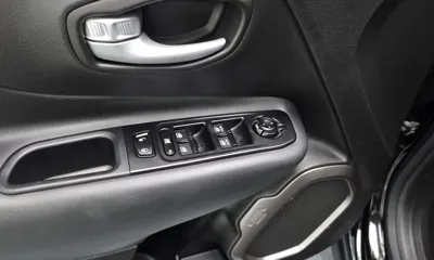 Jeep Renegade 2023, 23004 км, за 16113.39 USD - фото 29