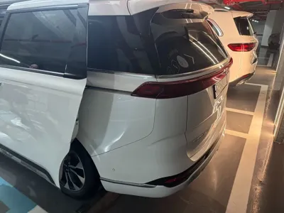 Kia Canival 2023, 25300 км, за 15582.13 USD - фото 6
