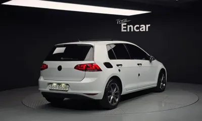 Volkswagen Golf 2016, 120697 км, за 5517.6 USD