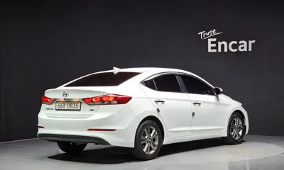 Hyundai Avante 2016, 112803 км, за 5842.2 USD