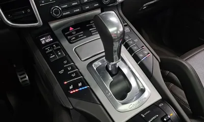 Porsche Cayenne 2018, 74587 км, за 31907.26 USD - фото 9