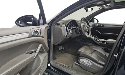 Porsche Cayenne 2018, 74587 км, за 31907.26 USD - фото 10