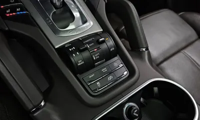 Porsche Cayenne 2018, 74587 км, за 31907.26 USD - фото 17