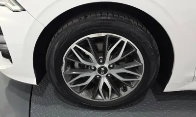 Kia K5 2021, 140749 км, за 8322.32 USD