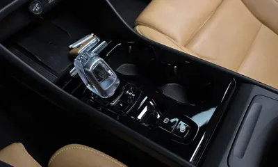 Volvo XC40 2020, 108395 км, за 15032.17 USD - фото 9