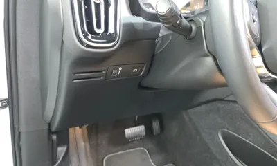 Volvo XC40 2020, 108395 км, за 15032.17 USD - фото 27