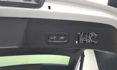 Volvo XC40 2020, 108395 км, за 15032.17 USD - фото 34