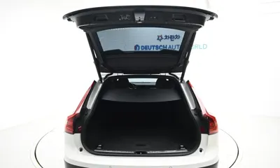 Volvo V90 2024, 10314 км, за 36423.81 USD - фото 18
