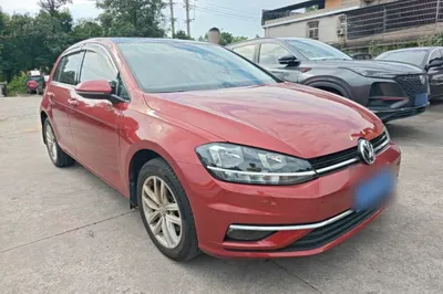 Volkswagen Golf 2019, 19900 км, за 10184 USD
