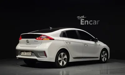 Hyundai Ioniq 2017, 152692 км, за 6940.78 USD