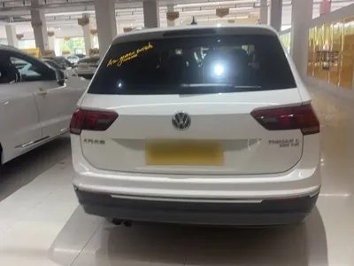 Volkswagen Tiguan L 2020, 53500 км, за 14306.96 USD - фото 6