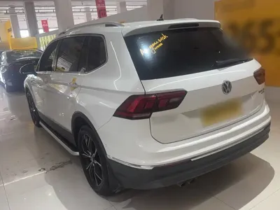 Volkswagen Tiguan L 2020, 53500 км, за 14306.96 USD - фото 7