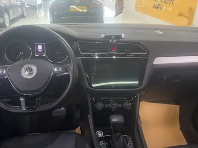 Volkswagen Tiguan L 2020, 53500 км, за 14306.96 USD - фото 11