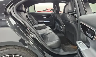 Mercedes-Benz C-Class 2023, 37679 км, за 23446.27 USD - фото 11
